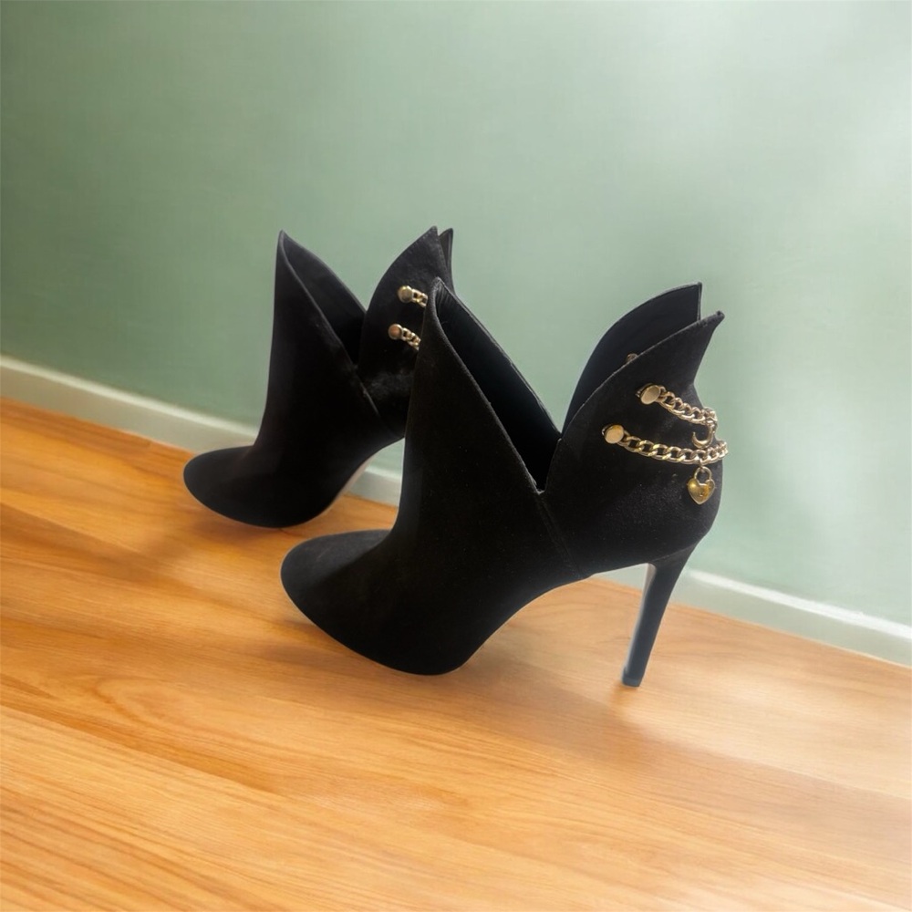 BCBGeneration Black Heeled Boots with Gold Chain